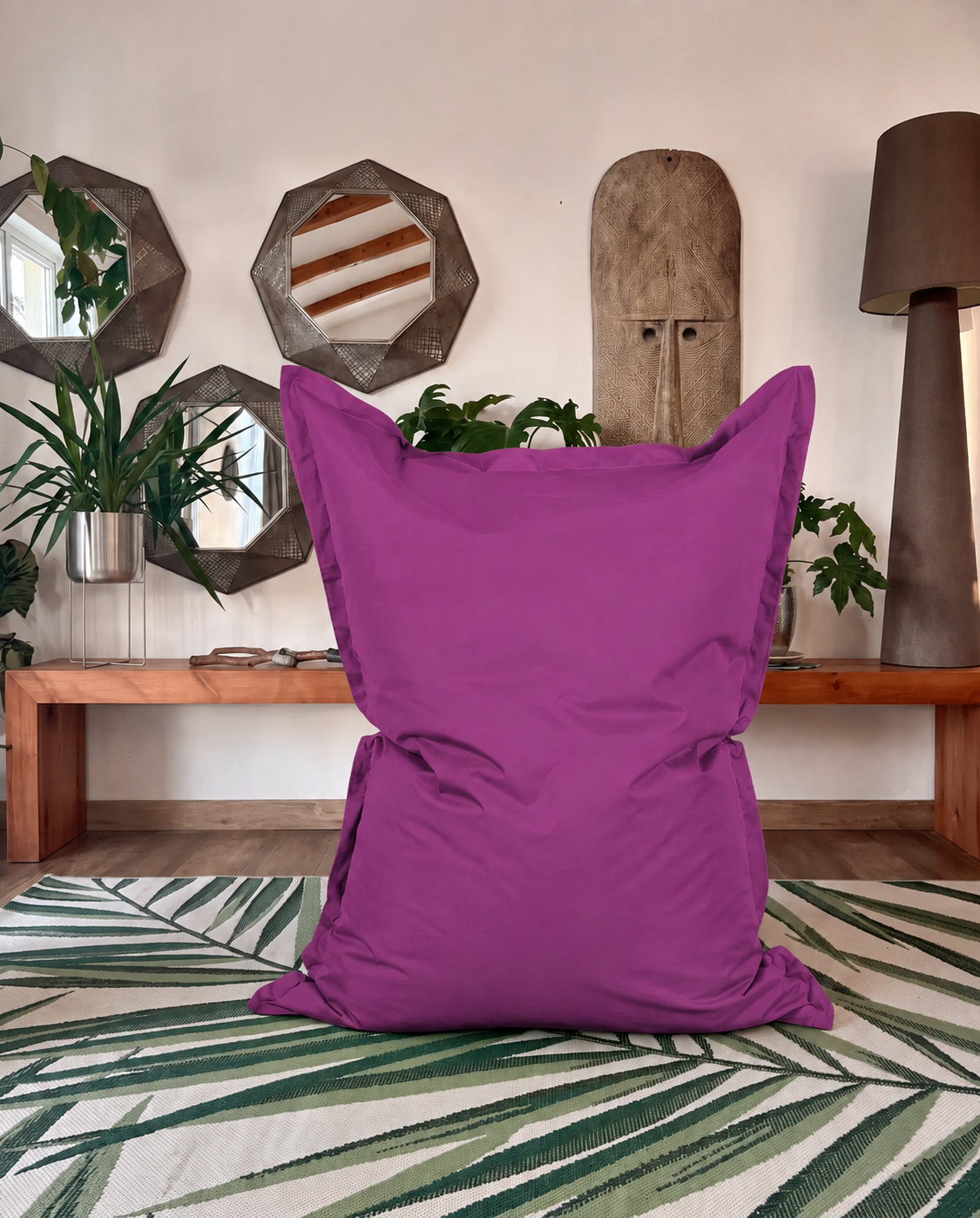 Puff Cojín XL morado LittleOasis en living con plantas y decoración natural